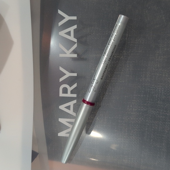 BUNDLE Mary Kay Lip Liners *3/$30* Plum, Raspberry,Burgundy,Chocolate available - Picture 6 of 8